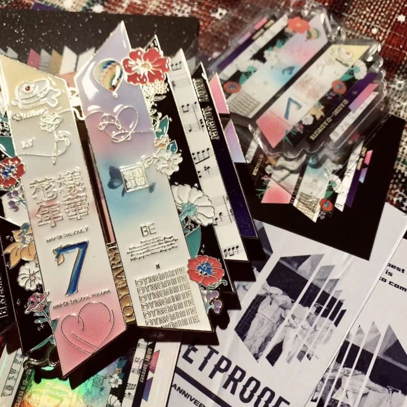 Emblema Metálico BT21 do 10º A - Beauty Makeup Wholesale avaliação e preço